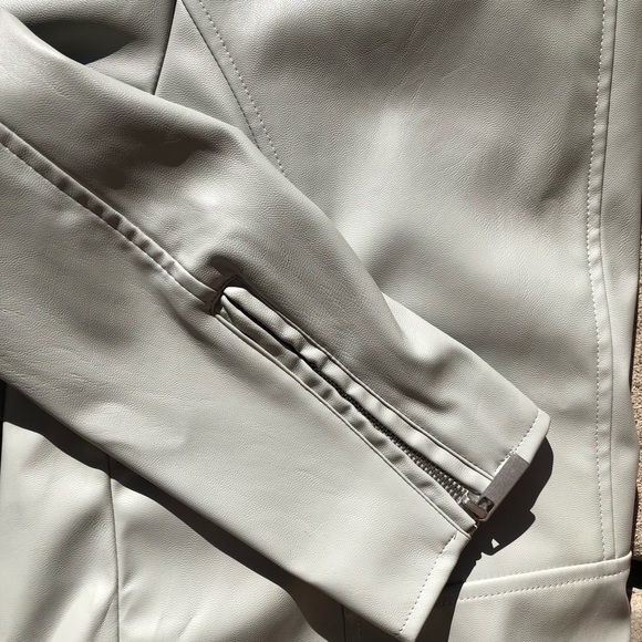 💼 Bagatelle Pearl Gray Moto Jacket - Picture 12 of 15